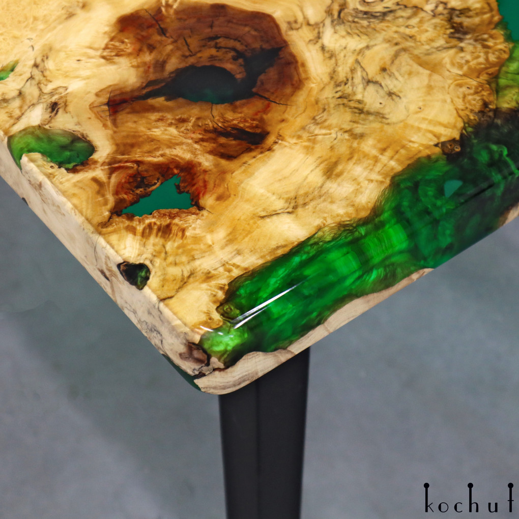 Dining table Malta Maple, green transparent epoxy resin