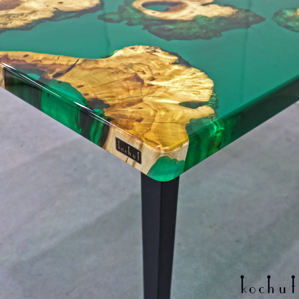 Dining table Malta Maple, green transparent epoxy resin