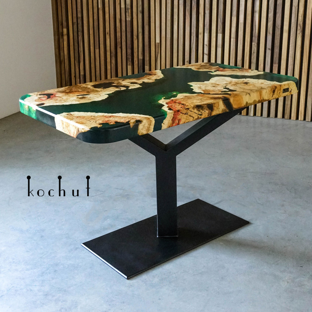 Dining table Malta Maple, green transparent epoxy resin