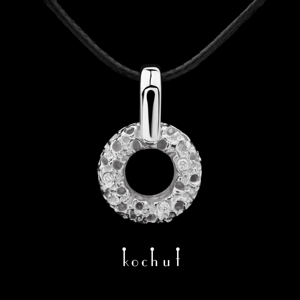 Pendant «Space mirage: kinematic». White gold, diamonds, white rhodium